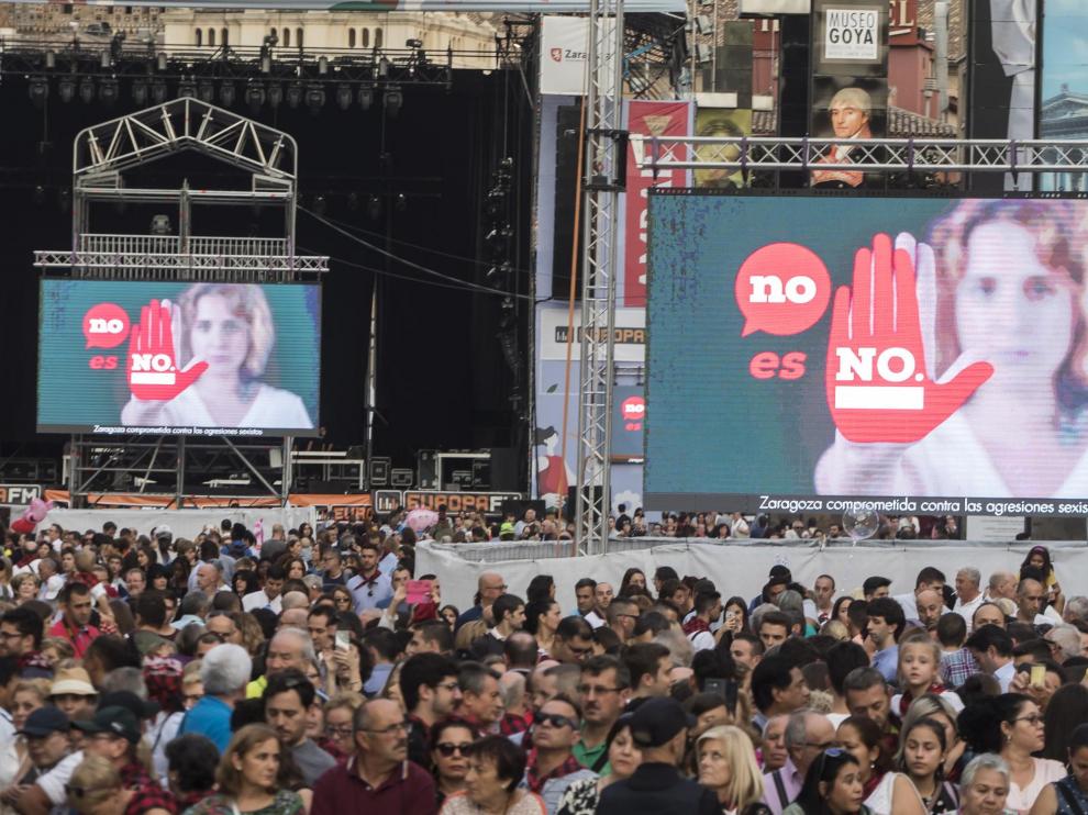 Mensajes contra la violencia machista en las fiestas del Pilar.