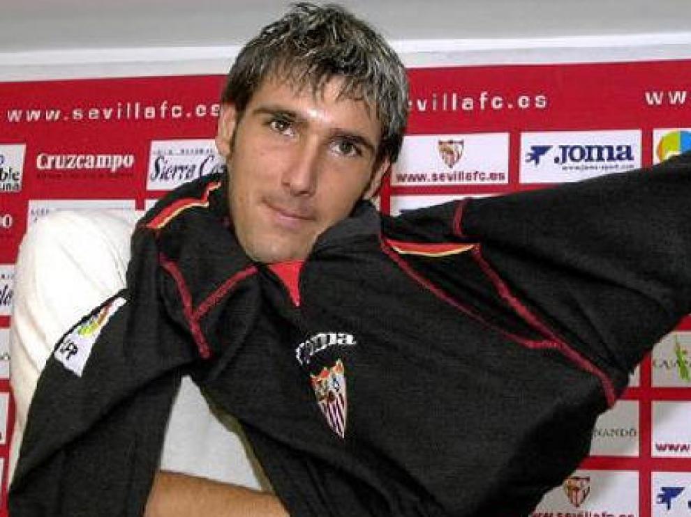 Juan Carlos Caballero, el día que firmó por el Sevilla