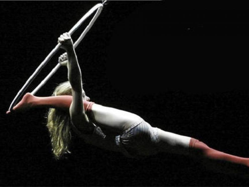 Una de las artistas de la compañía Cirque de Éloize