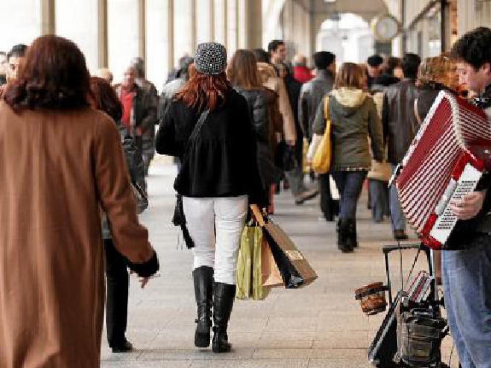 El ambiente en las calles de la capital aragonesa indica que los Reyes están ya cerca.