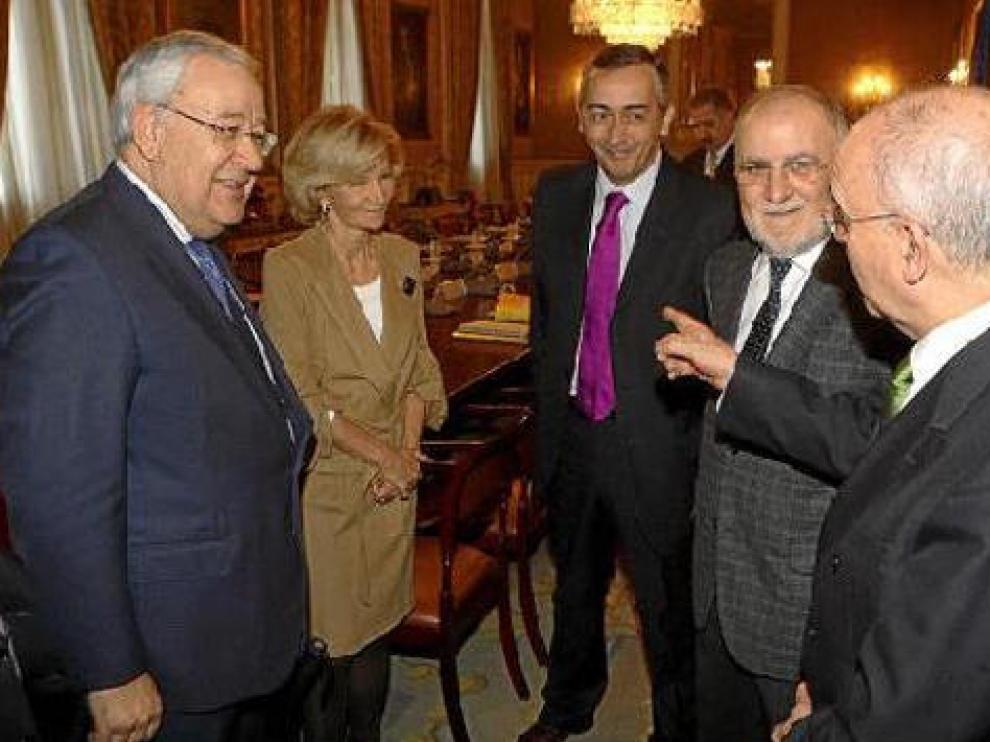 En la imagen, Biel, Salgado, Ocaña, Morlán y Larraz antes de iniciarse la comisión bilateral