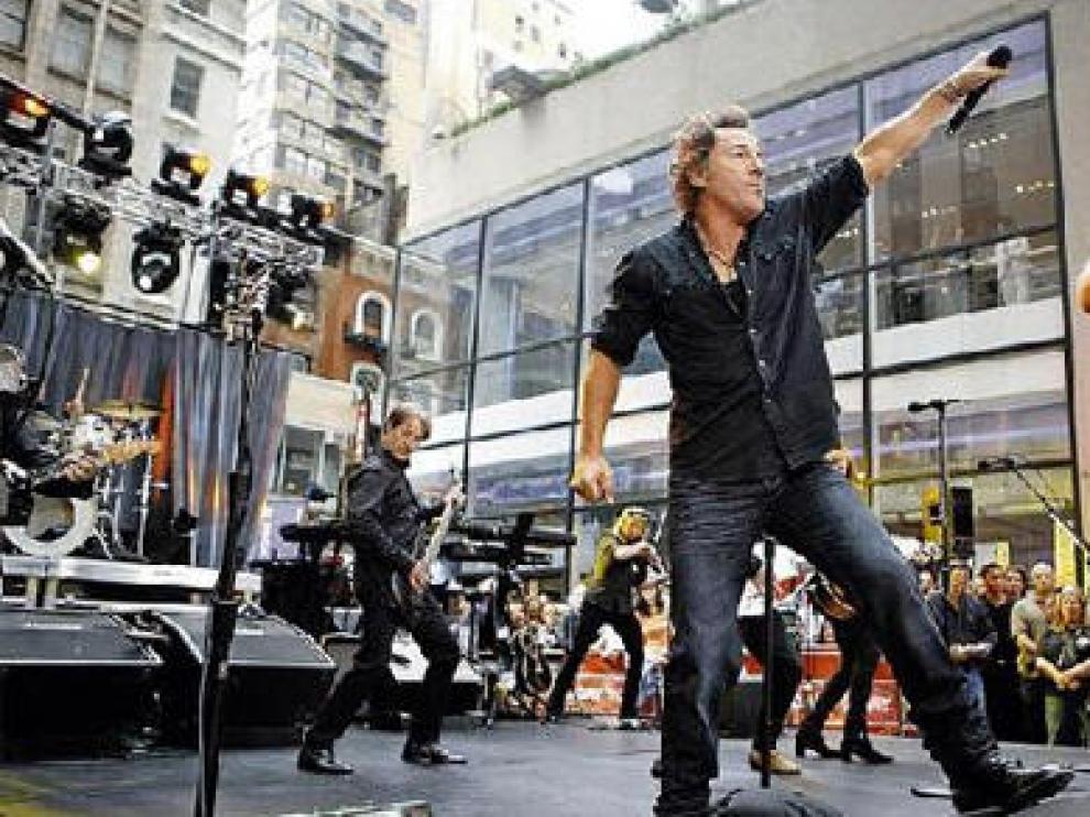 Springsteen y la E Street Band, durante una actuación callejera en Nueva York, en septiembre de 2007