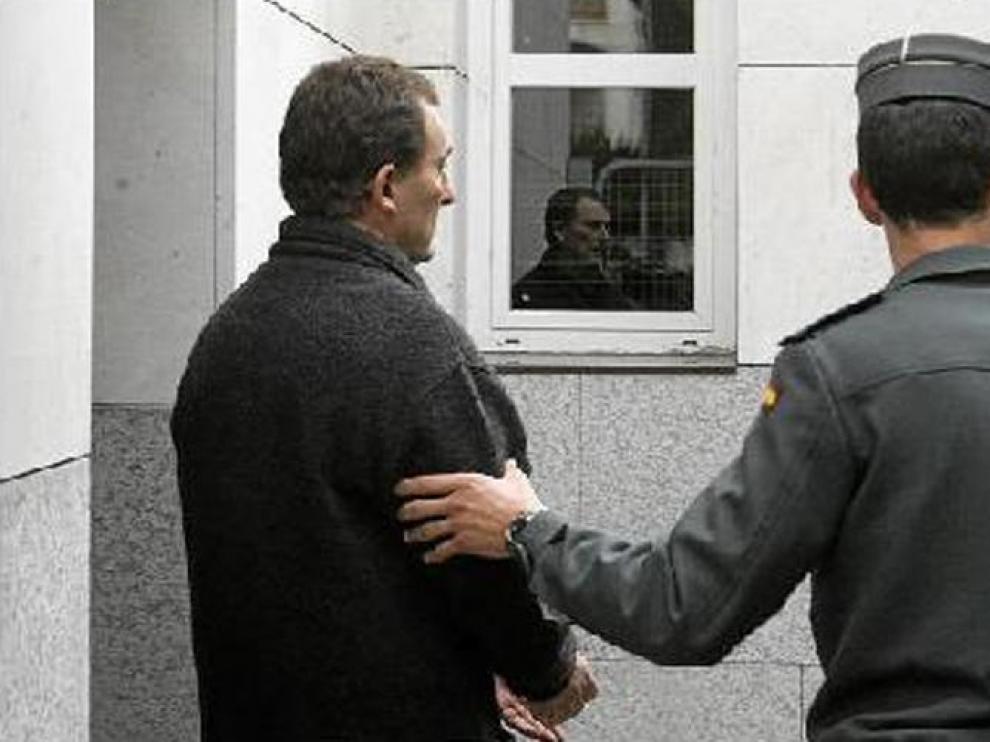 El presunto asesino, Santiago Mainar, cuando salía el pasado jueves de los juzgados de Jaca.