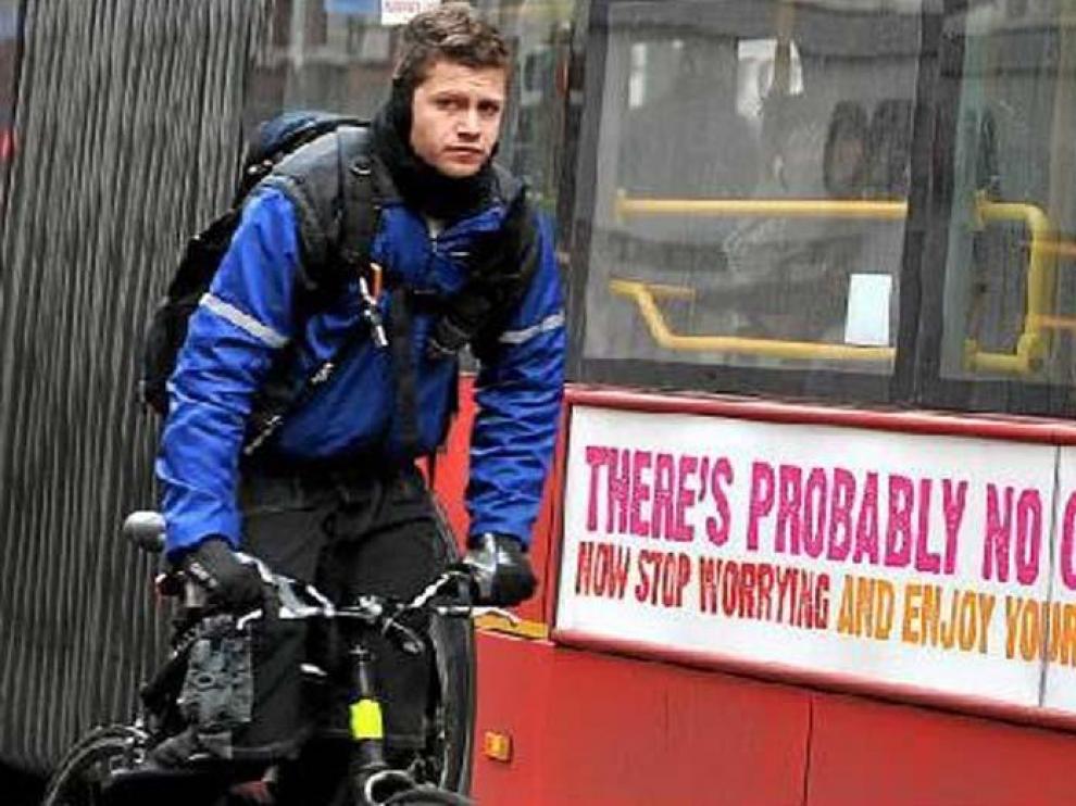 Los autobuses de Londres exhiben la campaña: "Probablemente Dios no existe. Deja de preocuparte y disfruta de tu vida".