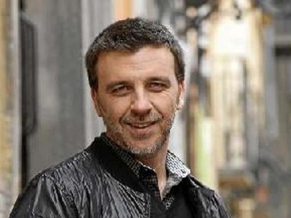 Armando del Río debuta hoy como presentador en Aragón TV.