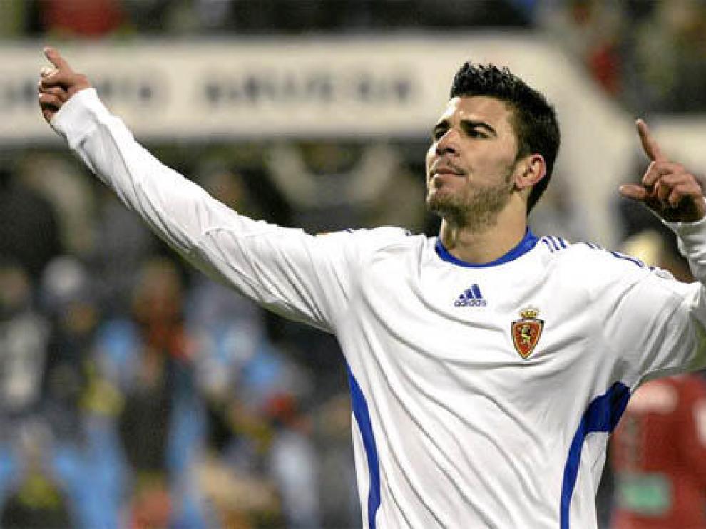 Braulio celebra su primer gol en la Romareda