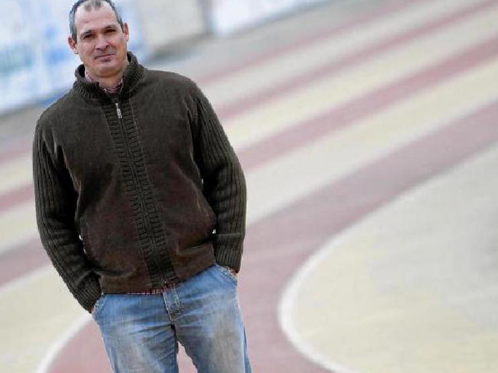Javier Benet, ayer, en las pistas de la Ciudad Universitaria, donde se formó como atleta