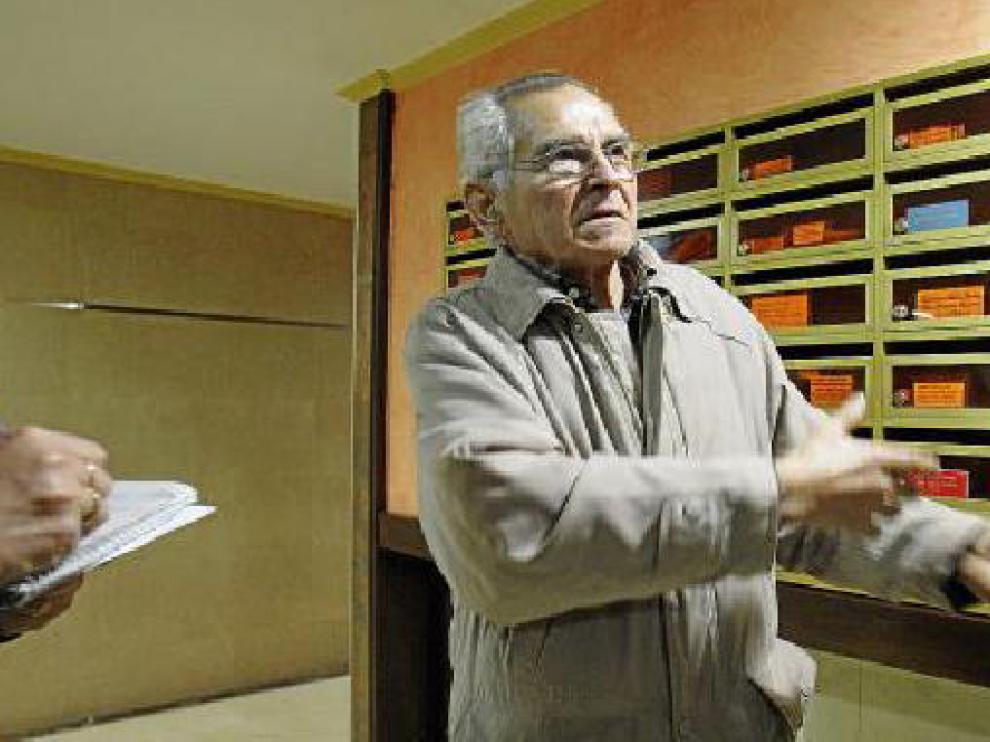 Uno de los vecinos de la casa donde residía la pareja comenta el trágico hallazgo.