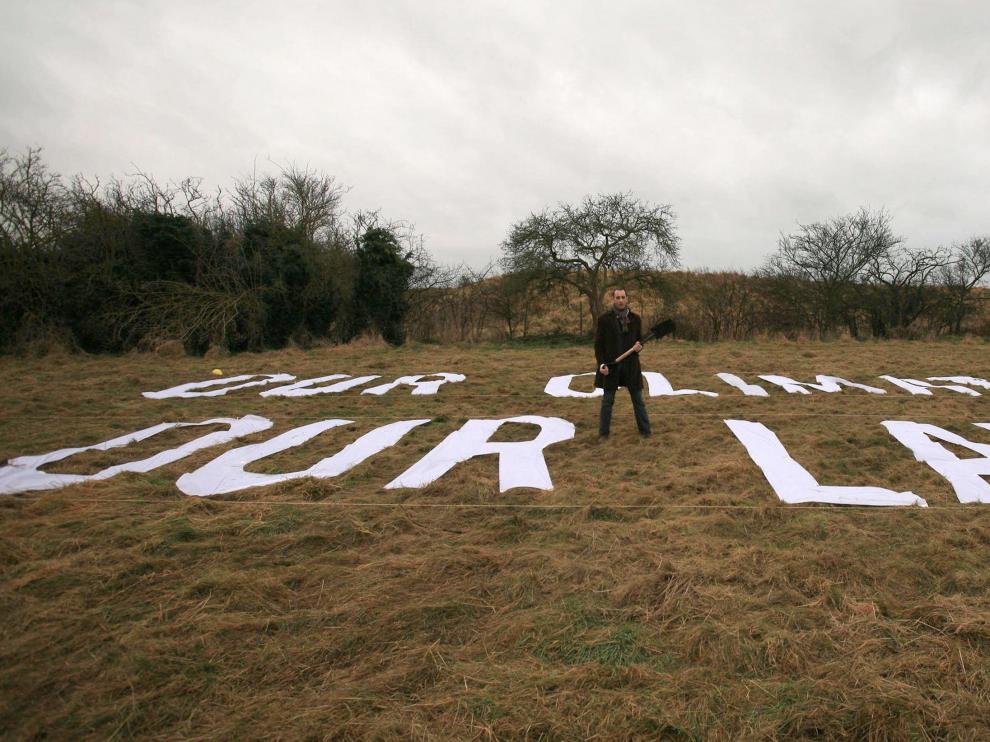 Un mensaje visible desde el aire dice: "Nuestro Clima, Nuestra Tierra"