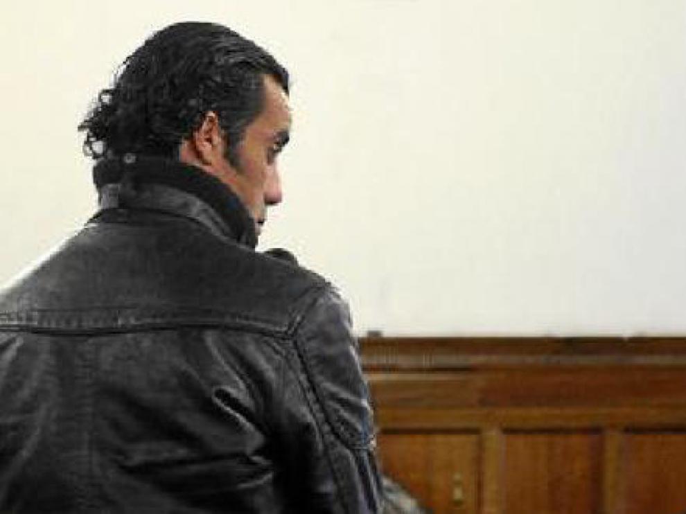 El acusado, ayer, en la sala del juicio en la Audiencia.