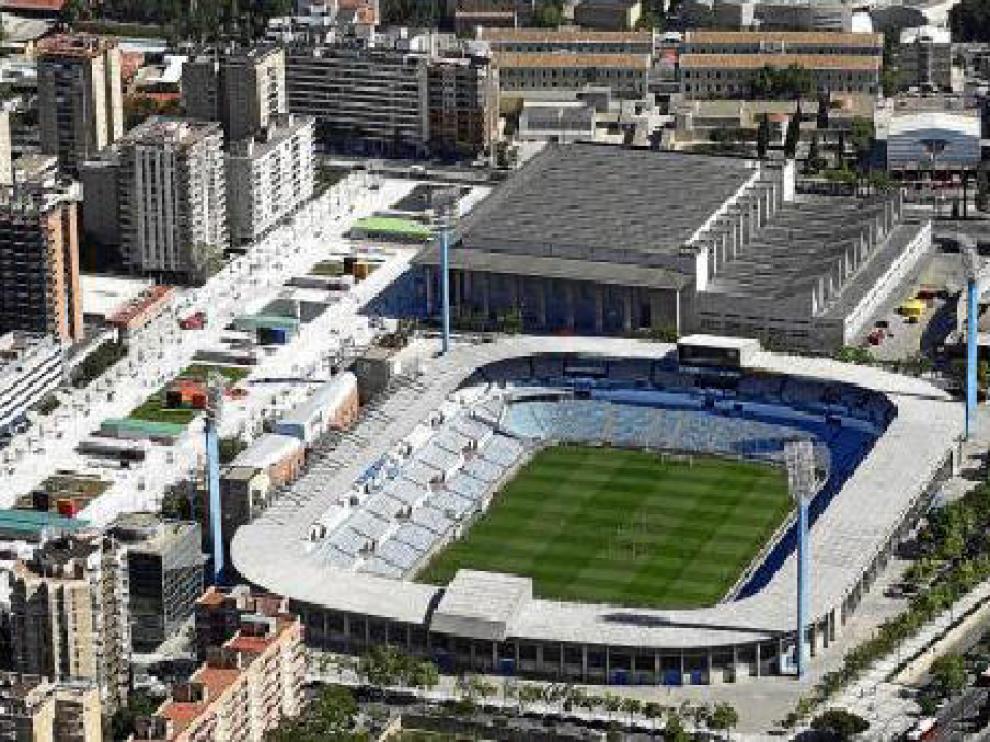 Vista aérea del estadio de La Romareda, cada vez más obsoleto y totalmente fuera de las normas de la UEFA y la FIFA para albergar grandes acontecimientos futbolísticos.