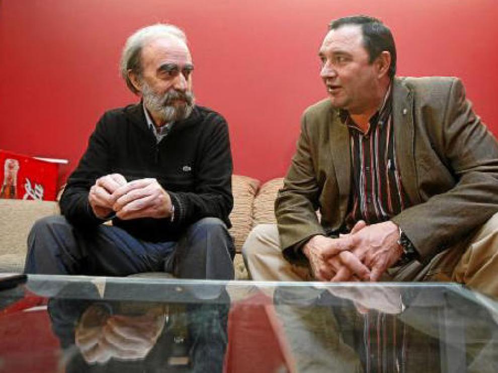 El alcalde, Fernando Elboj, en la reunión que mantuvo ayer con el presidente del club, Armando Borraz.