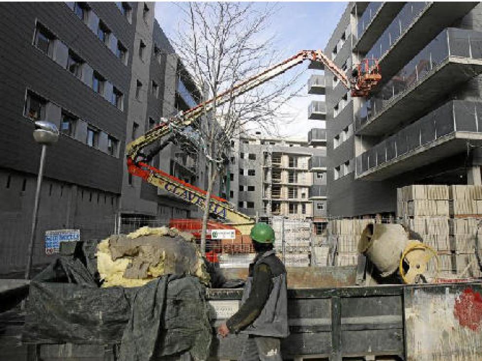Ayer continuaban las obras en el edificio Auditorium, junto al Palacio de Congresos, promovido por Marino López XXI.