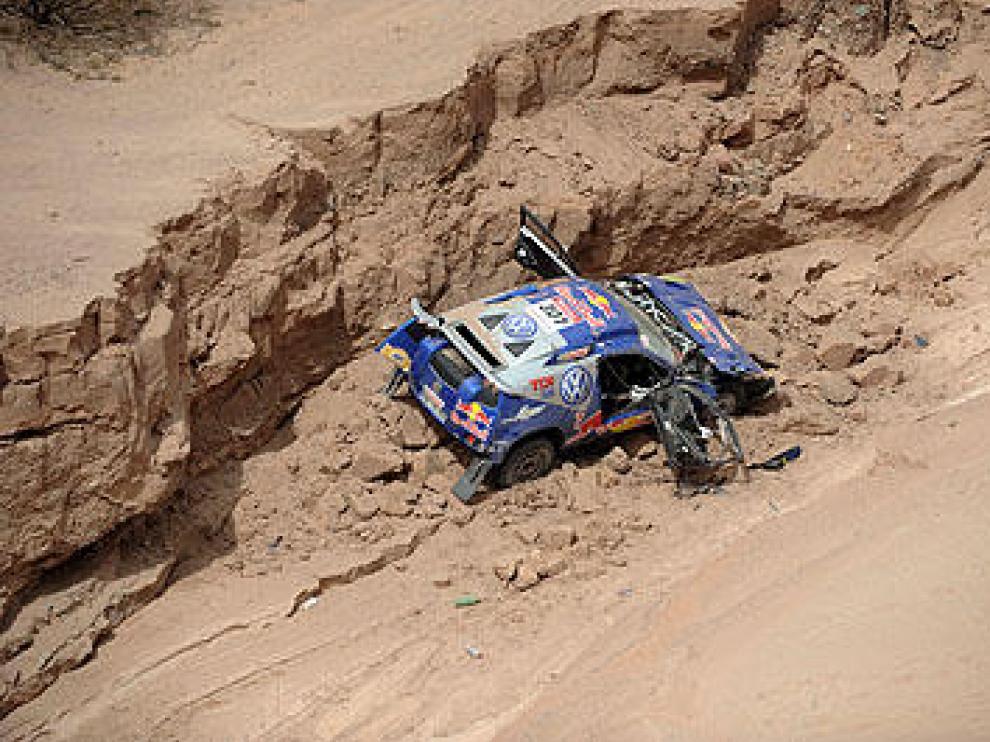 Imagen del coche siniestrado de Carlos Sainz