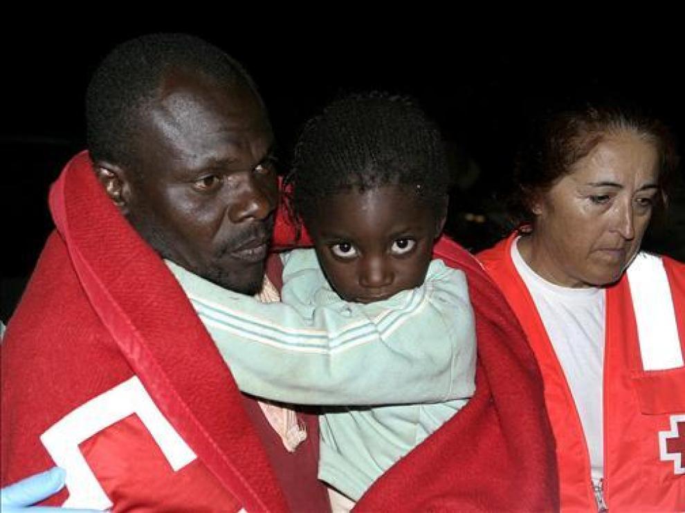 Detenidos 34 inmigrantes subsaharianos que llegaron en una patera a Motril