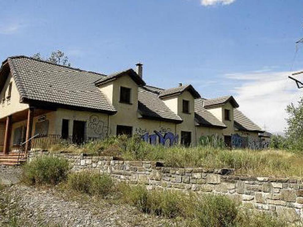 El campin está abandonado desde que ocurrió la riada hace más de 12 años.