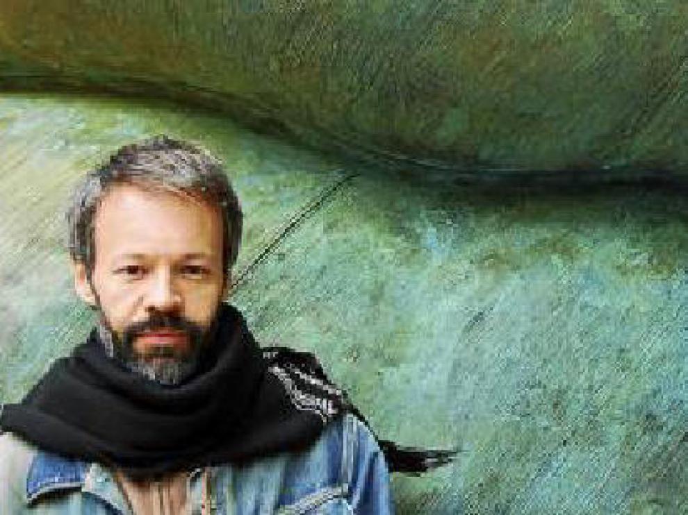 Ferro pasó por siete años de retiro antes de editar un disco cuyo nombre lo dice todo: ¿Canciones que un hombre no debería cantar¿.