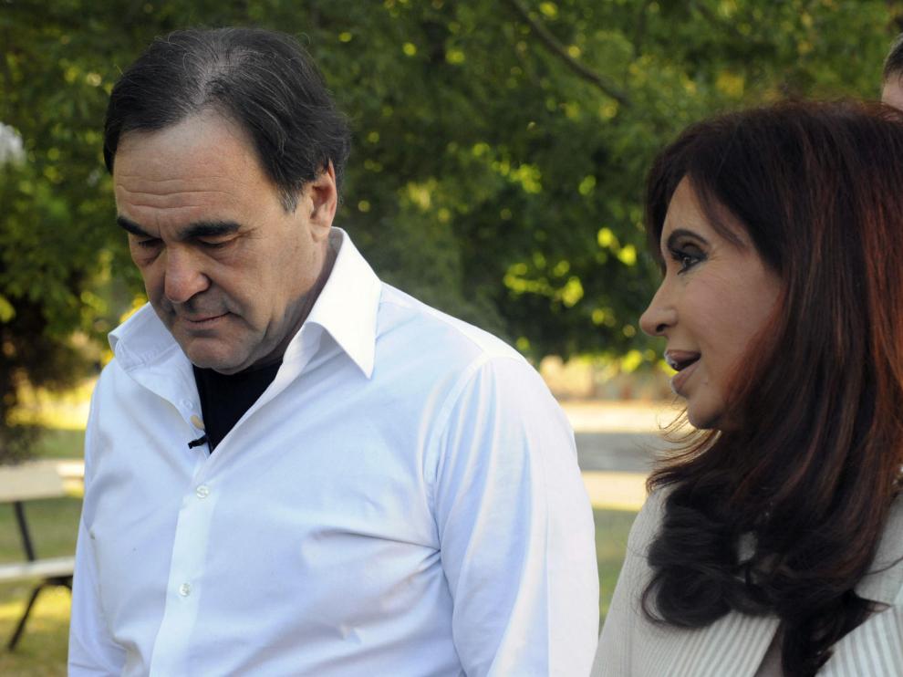 Oliver Stone junto a la presidenta argentina Cristina Fernández