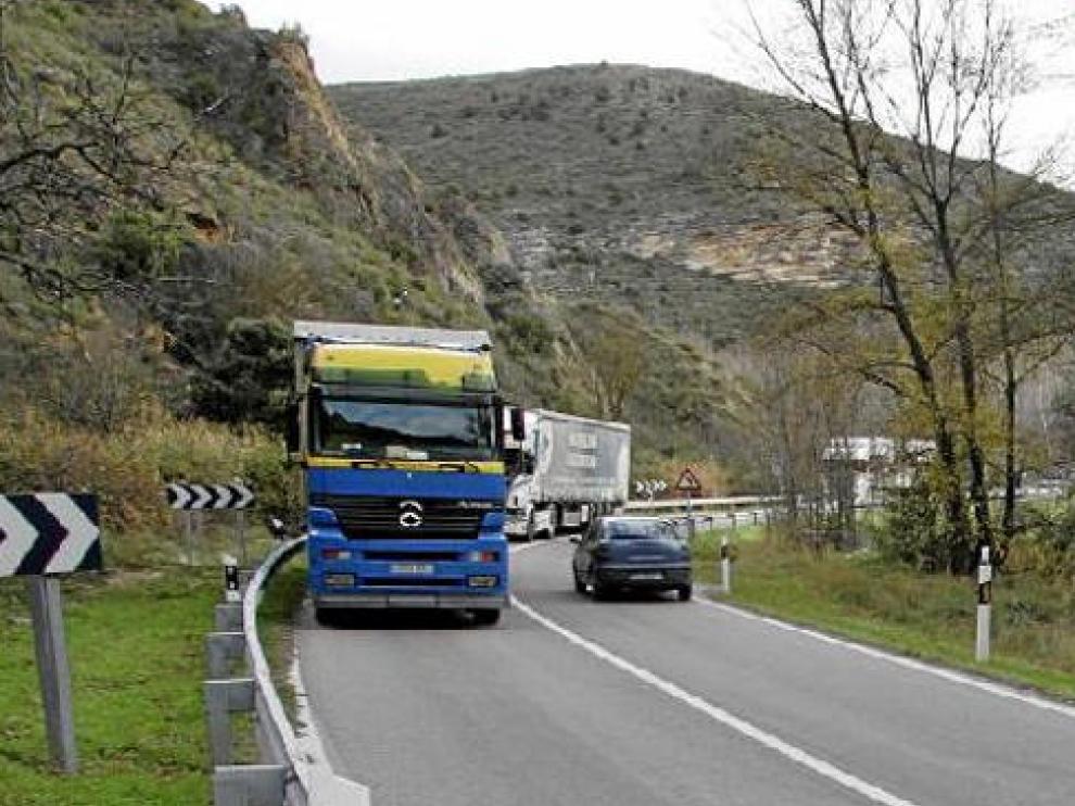 La carretera N-311, que une Teruel y Cuenca, es estrecha, tortuosa y sin arcenes