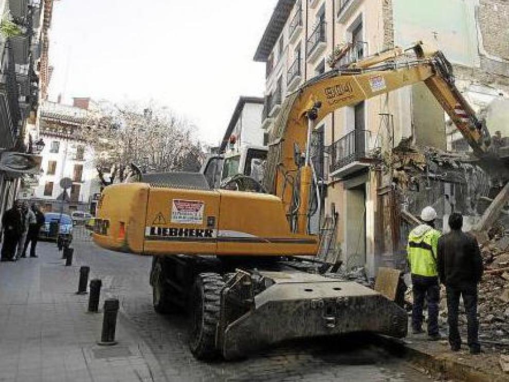 Las palas finalizaron el derribo del Caserío Aragonés ayer por la mañana.