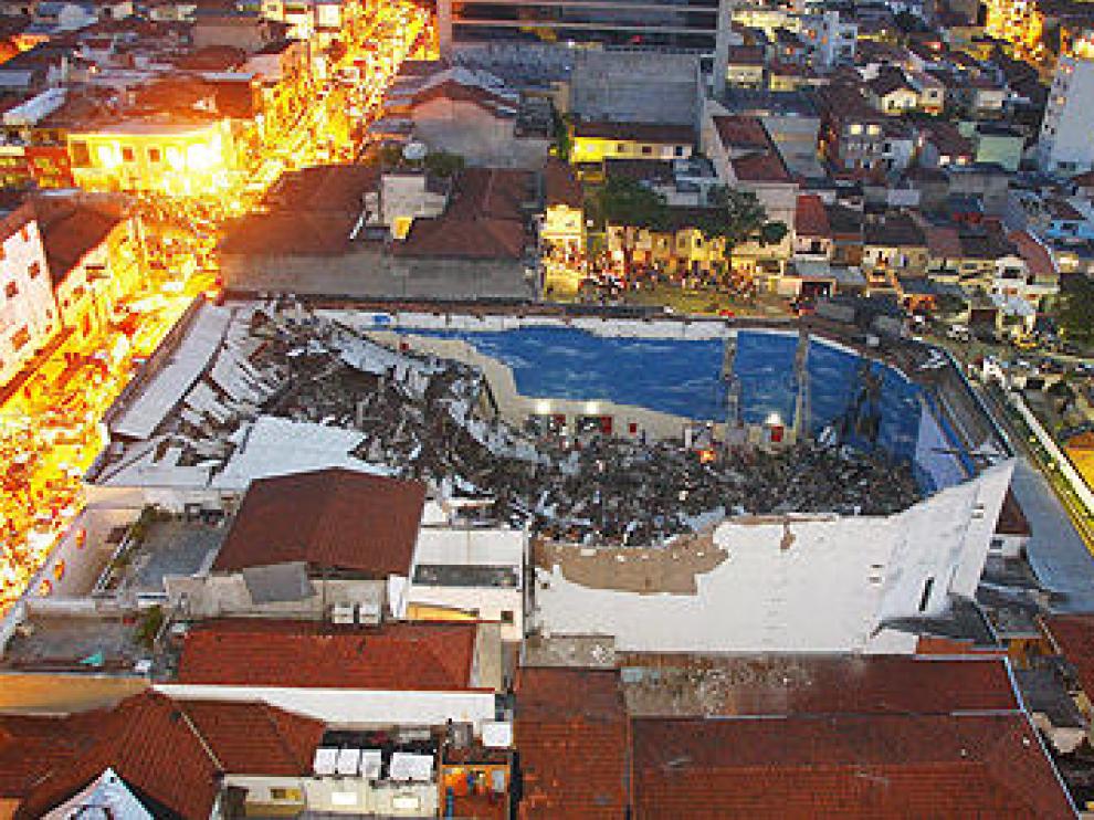 Imagen del edificio colapsado