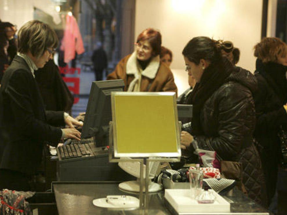 El sector servicios es el que más trabajo femenino genera.
