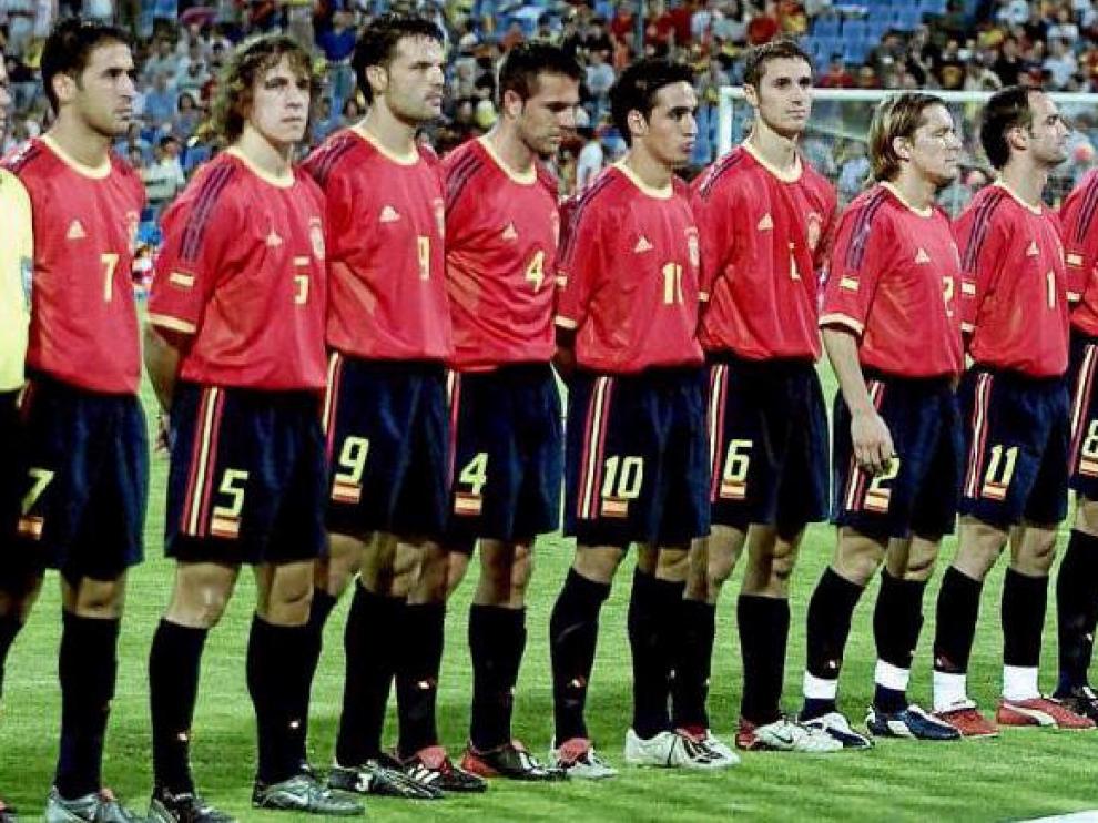 Alineación de España en el último compromiso internacional en el estadio de La Romareda, en junio de 2003. Cayó ante Grecia por 0-1