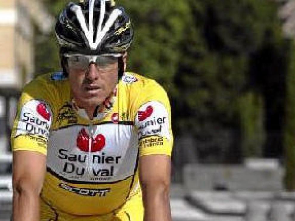 David Cañada, sobre la bicicleta, en Zaragoza