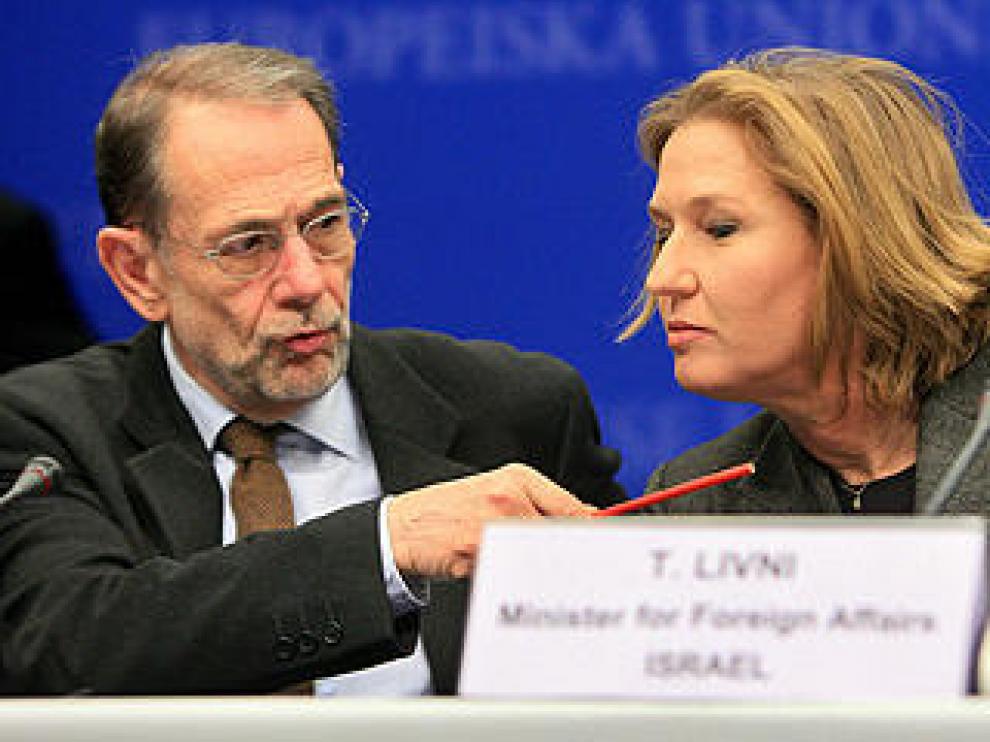 Solana (i) junto a Livni (d)
