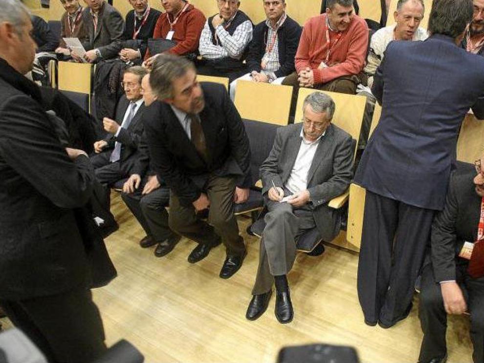 De izquierda a derecha, Belloch, Toxo, Iglesias (de espaldas) y Buey, en la apertura del X Congreso de CC. OO. Aragón en el Auditorio