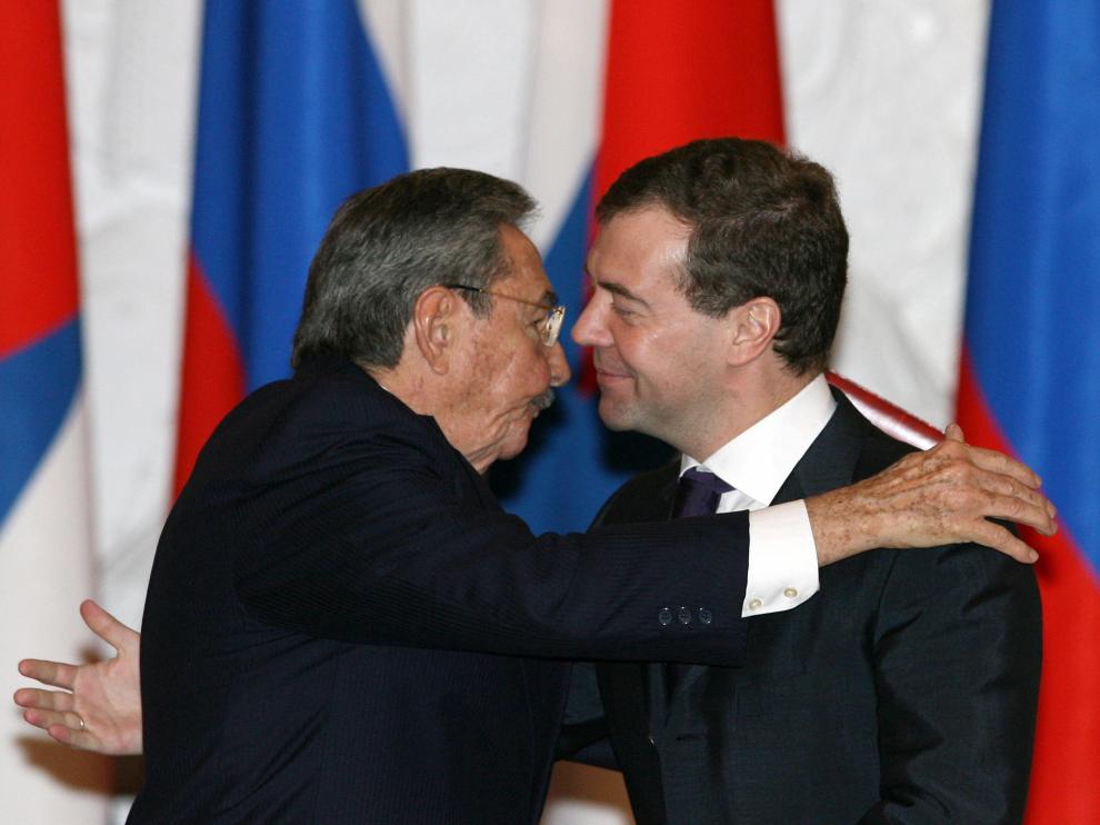 Los presidentes de Rusia, Dmitri Medvédev, y Cuba, Raúl Castro