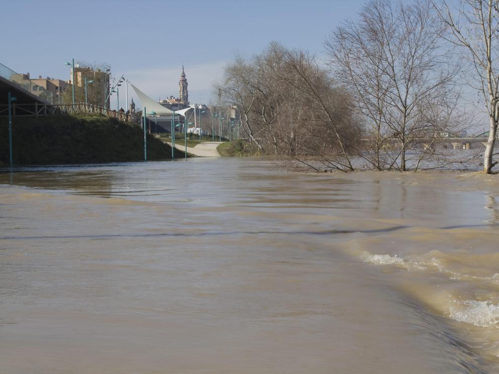Imagen de una avenida ordinaria en el Ebro a su paso por Zaragoza