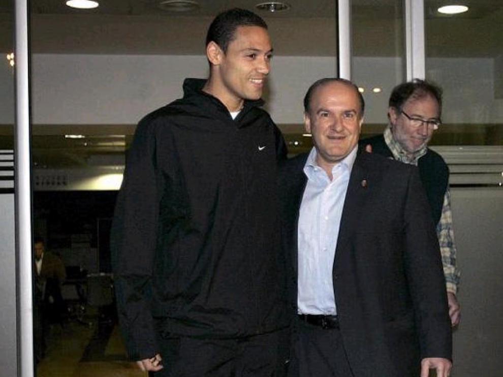 Oliveira posa con Bandrés