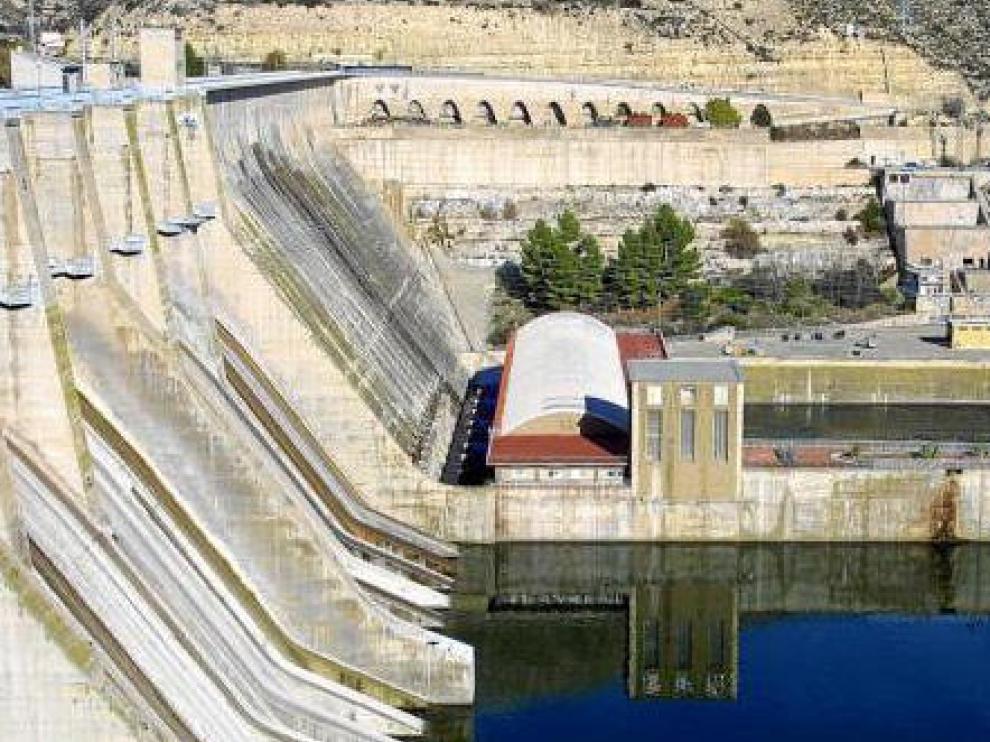 Embalse y central hidroeléctrica de Mequinenza (que sigue en manos de Endesa)