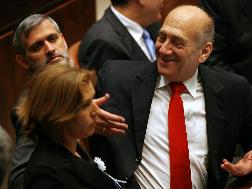 Olmert en primer plano y Livni en segundo