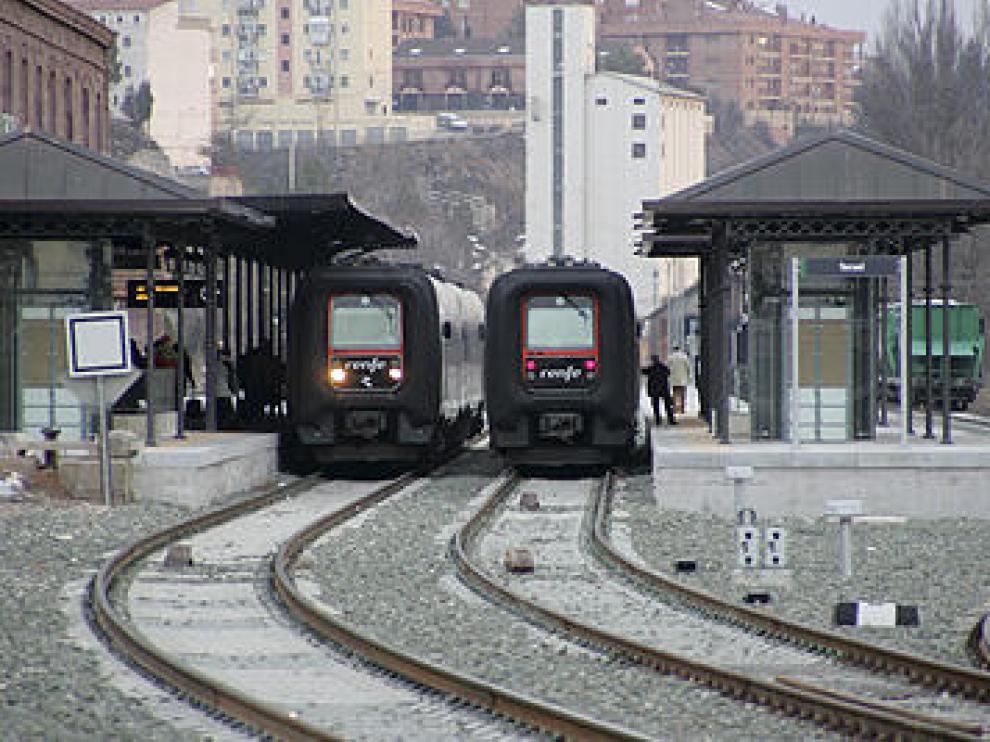 Trenes de la línea Zaragoza-Valencia con parada en la capital turolense