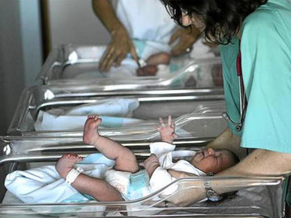 Imagen de archivo de unos recién nacidos en la Maternidad del Miguel Servet