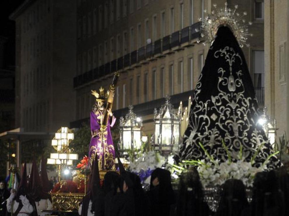 La Virgen Dolorosa y Jesús Camino del Calvario se reencontraron un año después en la plaza del Pilar.