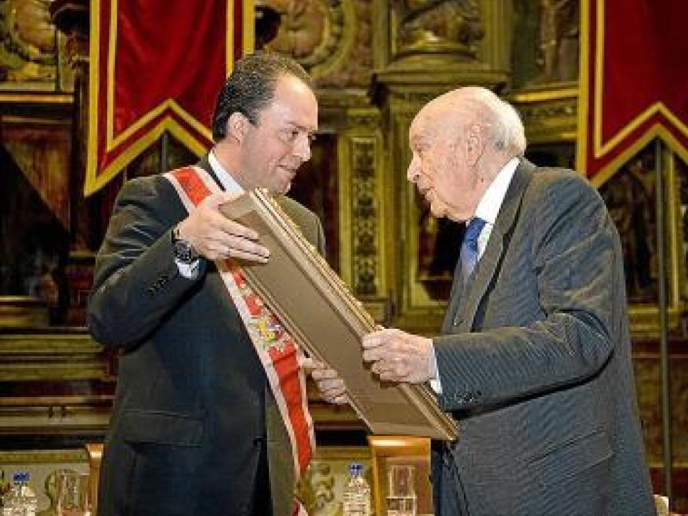 El actual alcalde, Víctor Ruiz (a la izquierda), junto a José Galindo.