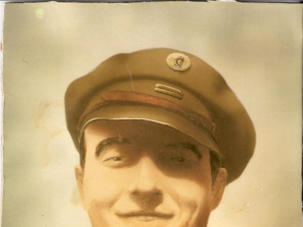 Miguel Alcubierre, con uniforme de comisario político (julio de 1936-mayo de 1937)