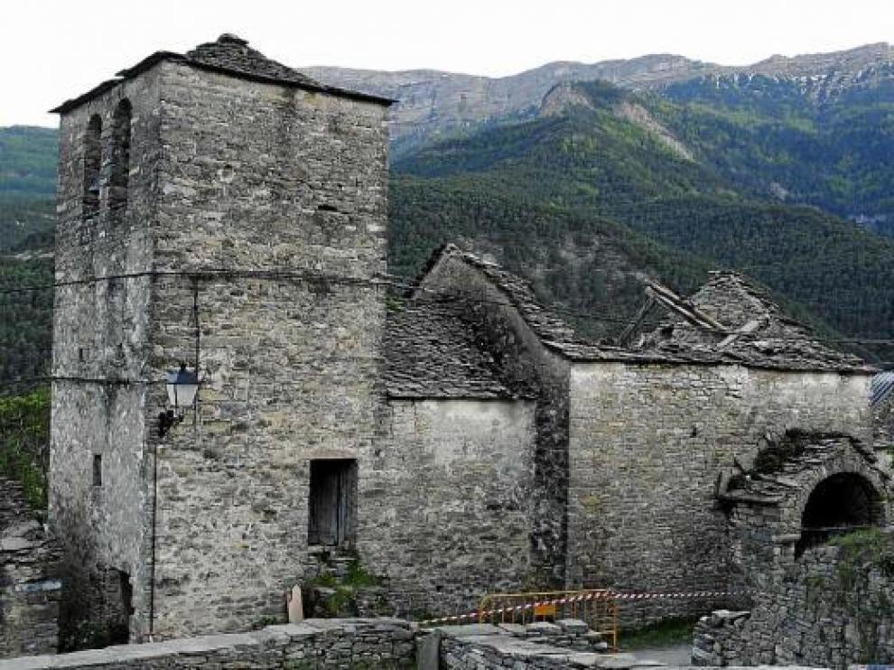 La cubierta de la iglesia de Lardiés, del siglo XVIII, se ha hundido por completo.