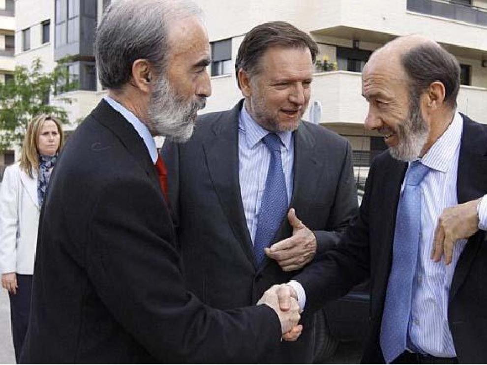 Iglesias, Rubalcaba y Elboj, ayer en Huesca.