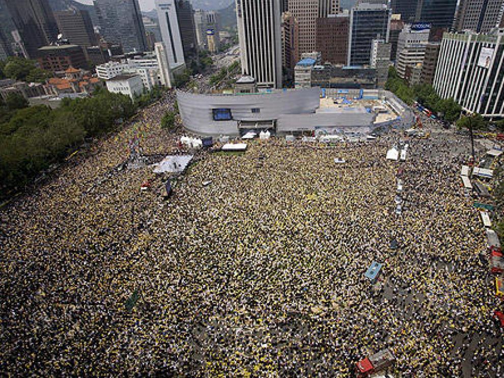 Una multitud despedía en Corea del Sur a su ex presidente