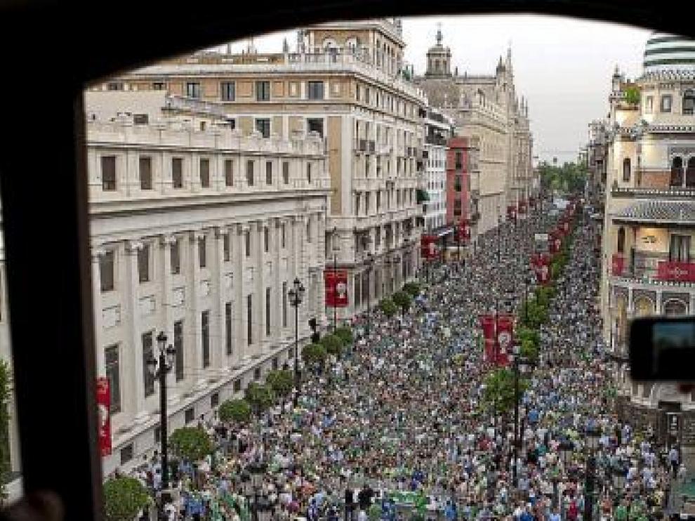Imagen de la manifestación verdiblanca contra Ruiz de Lopera.