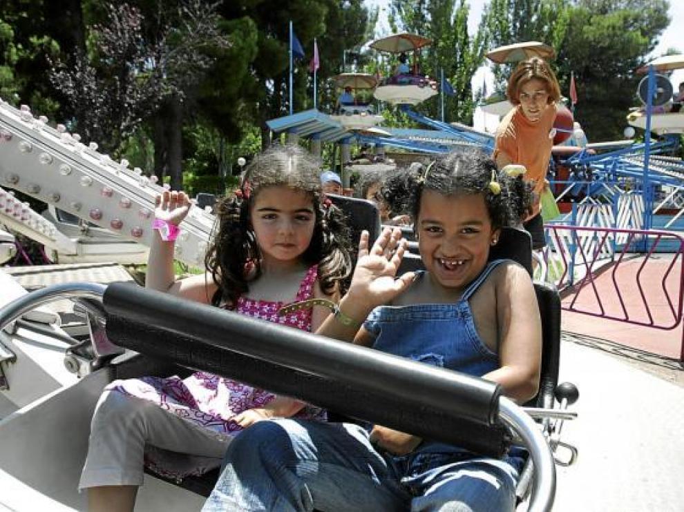 Daah (a la izquierda) y Jasmine participaron en la fiesta y, luego, disfrutaron de las atracciones.