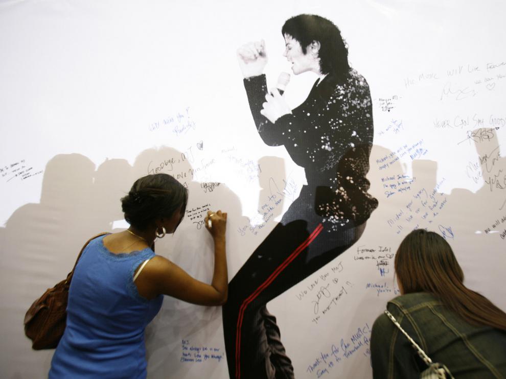Firmas de fans por la muerte de Jackson