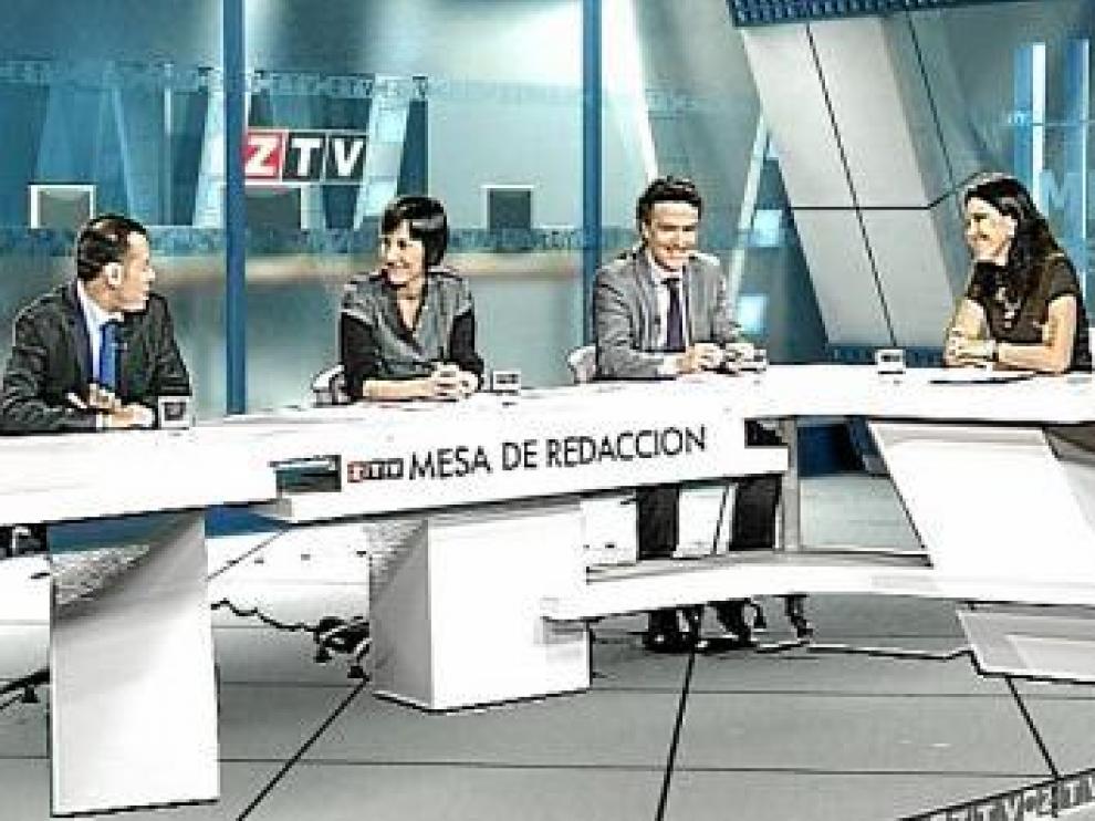 Victoria Martínez presenta la mesa de tertulia de ZTV.