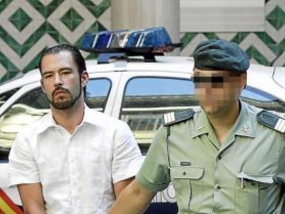 Miguel Alfaro, a la izquierda, y José Antonio Carrete, a su llegada a la Audiencia Provincial.