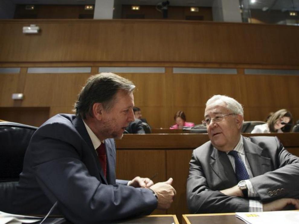 El presidente Iglesias y el vicepresidente Biel, en un pleno de las Cortes la semana pasada.