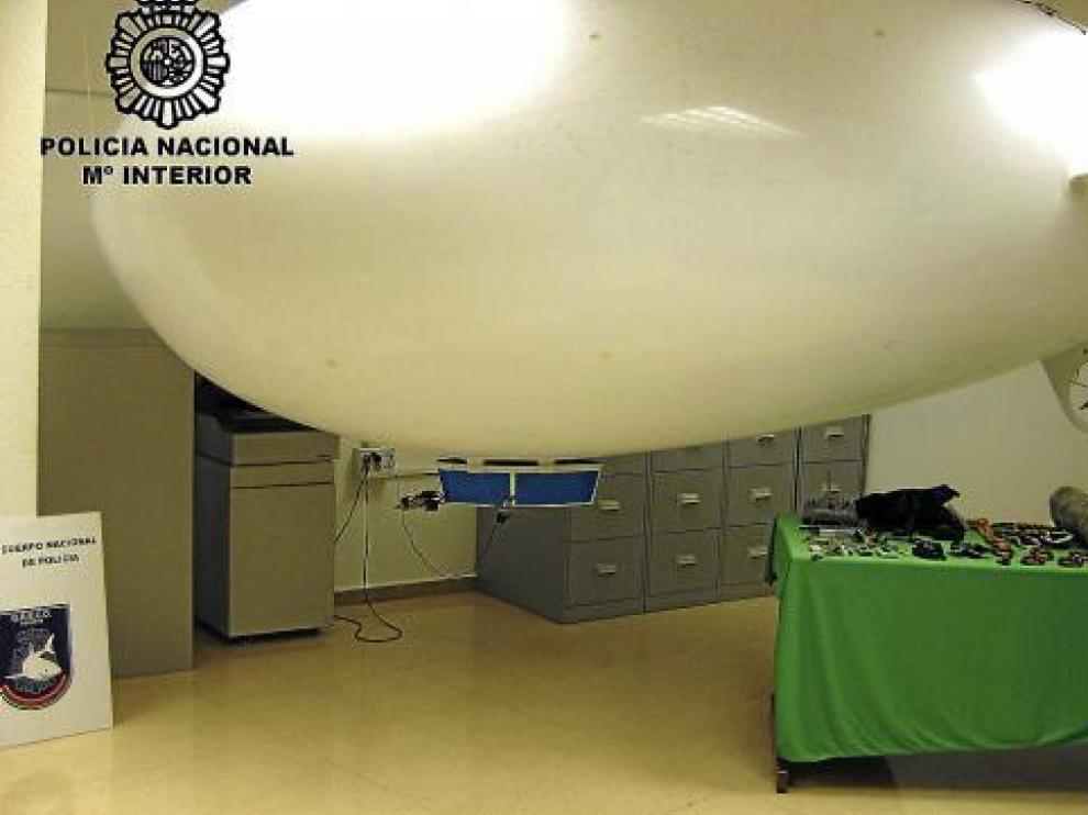 Zepelín teledirigido de cuatro metros que los detenidos pretendían utilizar en la fuga del narco.